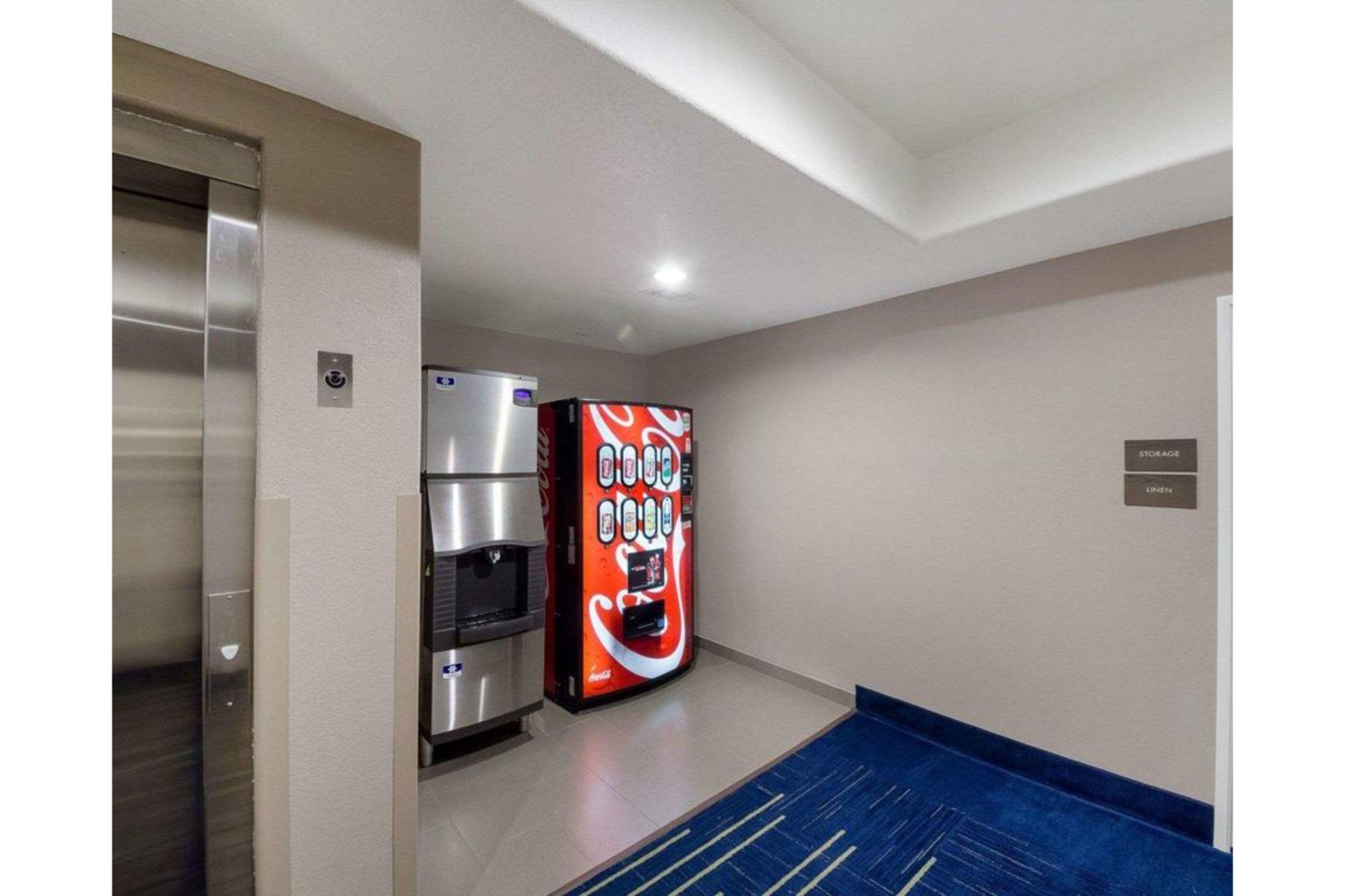 Comfort Inn & Suites Victoria North Bagian luar foto