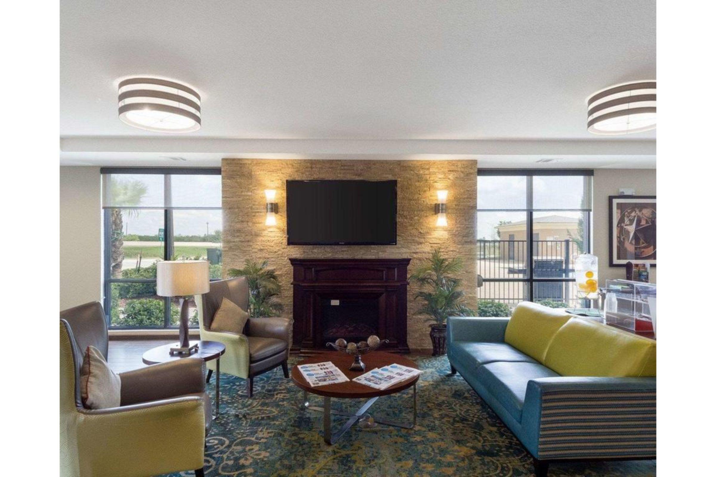 Comfort Inn & Suites Victoria North Bagian luar foto