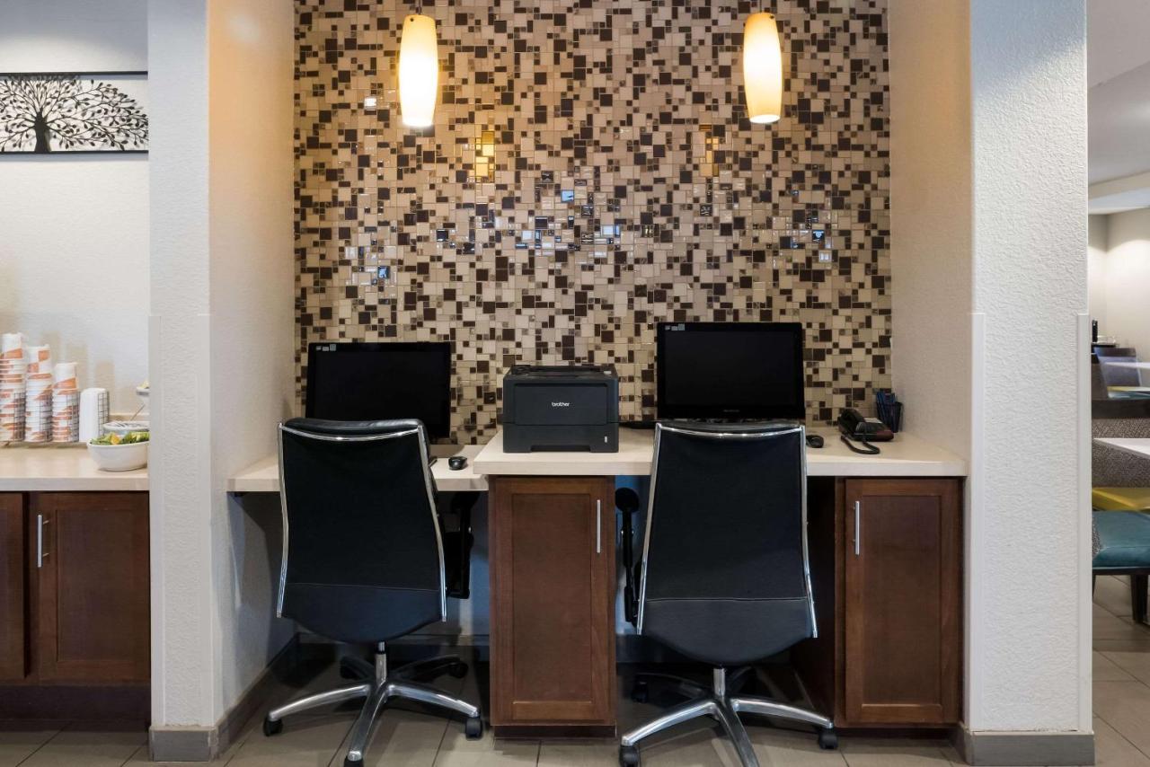 Comfort Inn & Suites Victoria North Bagian luar foto