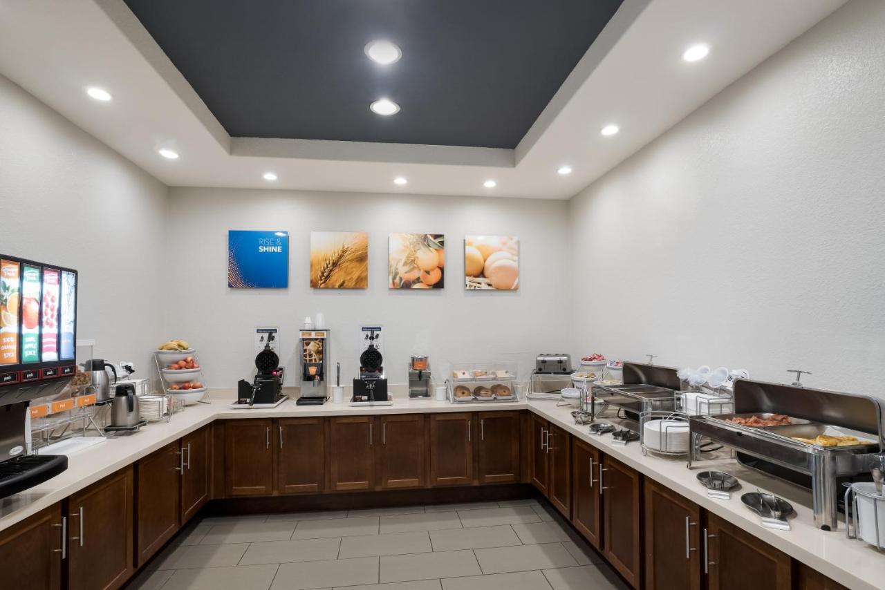 Comfort Inn & Suites Victoria North Bagian luar foto